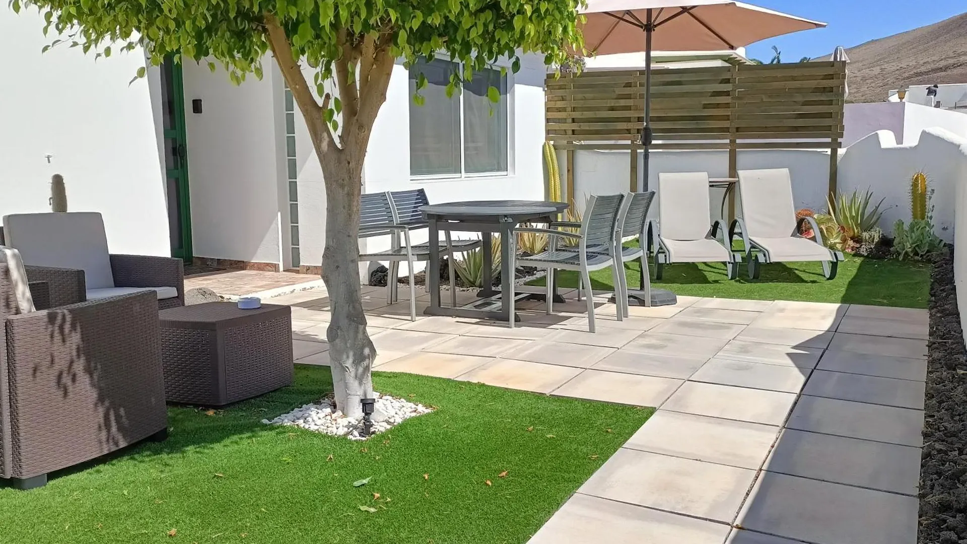 The White House With Pool - Playa Blanca Apartment