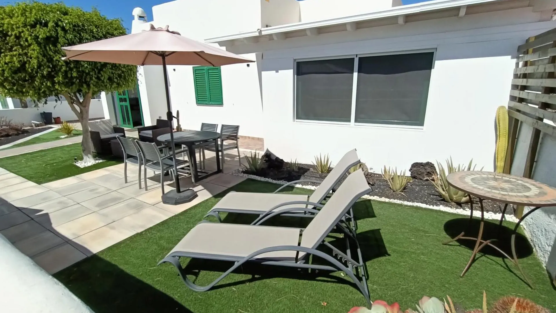 The White House With Pool - Playa Blanca Apartment